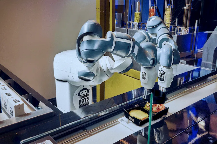 رستوران رباتیک BurgerBots؛ وقتی هوش مصنوعی جای آشپز را می‌گیرد