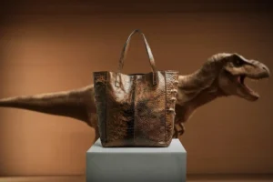 آیا چرم T. rex واقعاً از DNA دایناسور ساخته شده؟