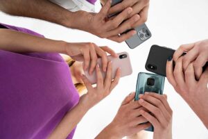 بالاخره ممکنه اپل اجازه بده eSIM آیفون رو به اندروید منتقل کنیم؟!